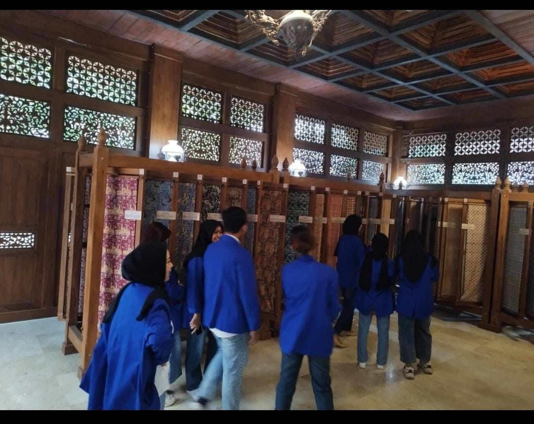 33. Kloter 1 menuju museum Batik Semarang 16